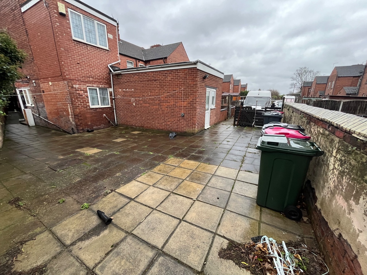 Rotherham - 2 Bed Flat, Parkgate, S62 - To Rent Now for £650.00 p/m