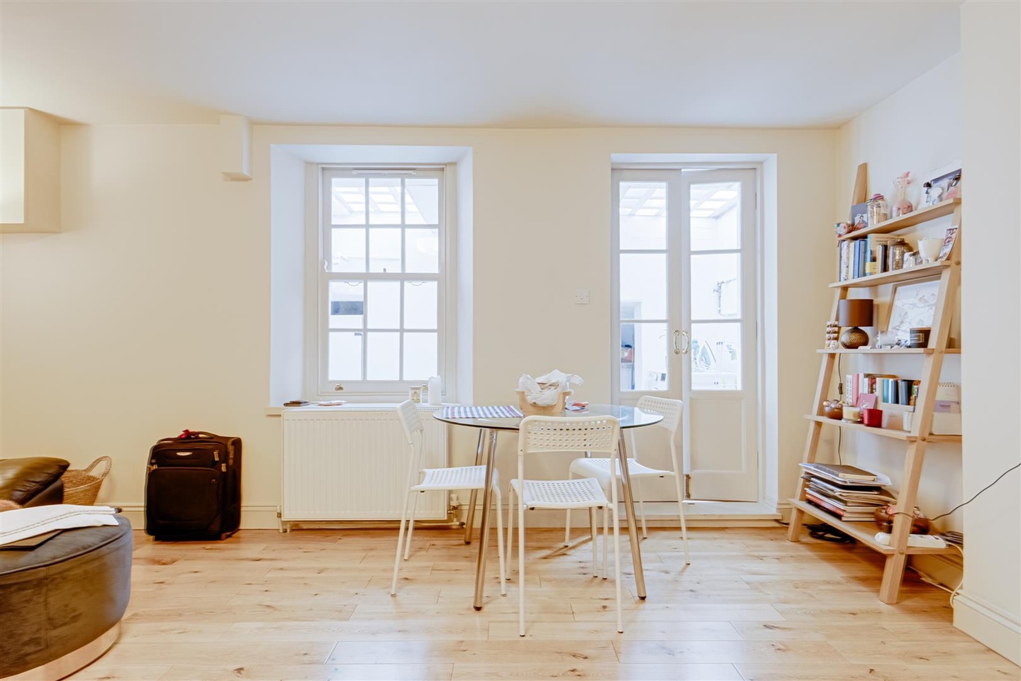1 Bed Flat, Amwell St, EC1R photo 3