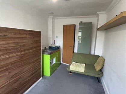 Room in a Shared House, Knighton Terrace, E11