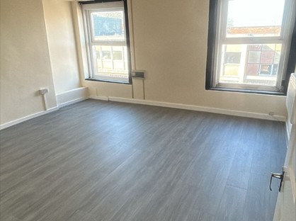 1 Bed Flat, High St, DY1