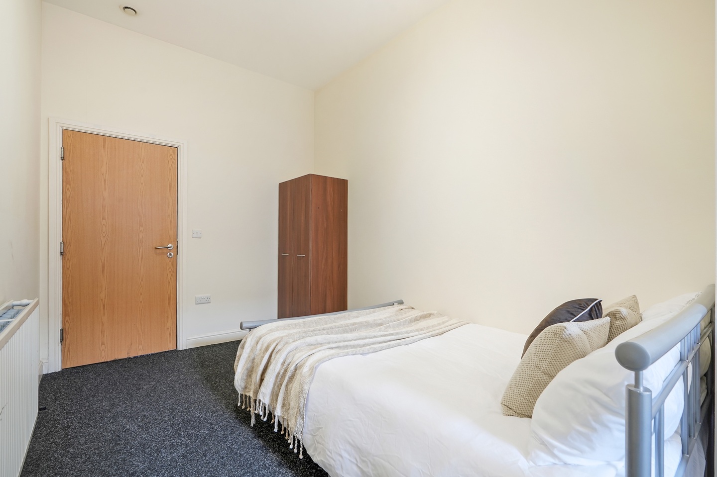 4 Bed Flat, Bells Square, S1 photo 4