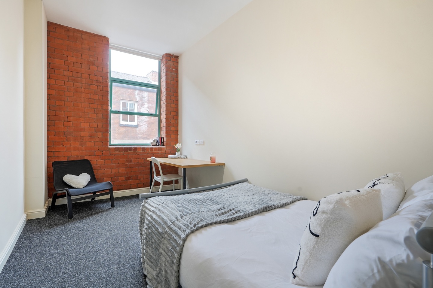 4 Bed Flat, Bells Square, S1 photo 3