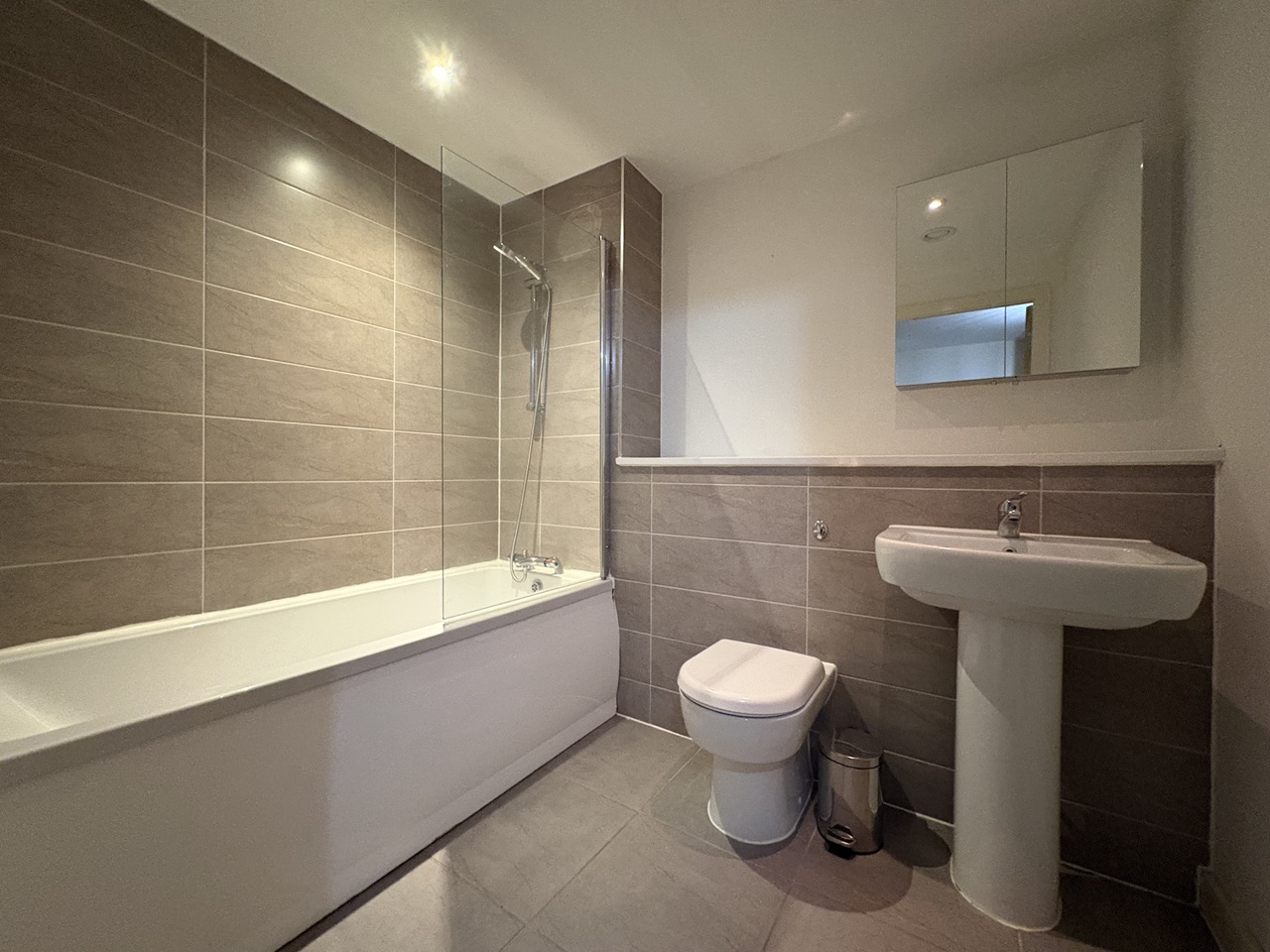 Additional image 5 of 2 Bed Flat, Lydia Ann St, L1, N1 7GU