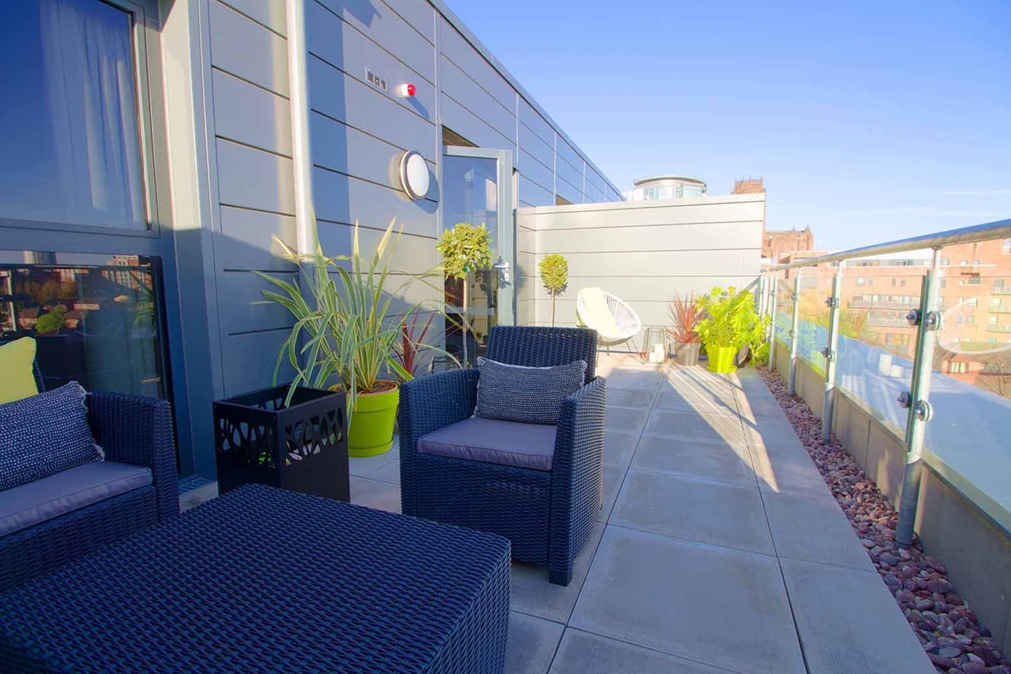 2 Bed Penthouse, Lydia Ann St, L1, N1 7GU