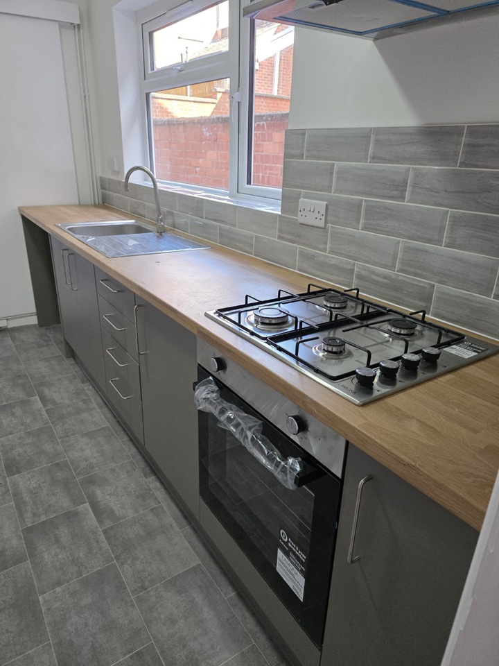 3 Bed Terraced House, Derwent St, LE2, N1 7GU