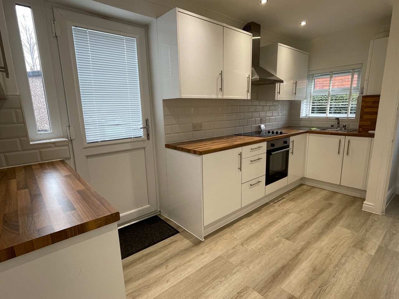 3 Bed Semi-Detached House, Leysholme View, LS12