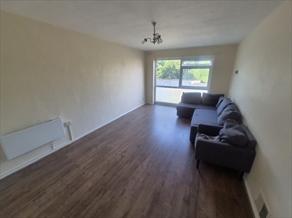 2 Bed Flat, Holly Court, SM2