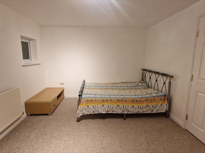 5 Bed Terraced House, Delves Way, PE7