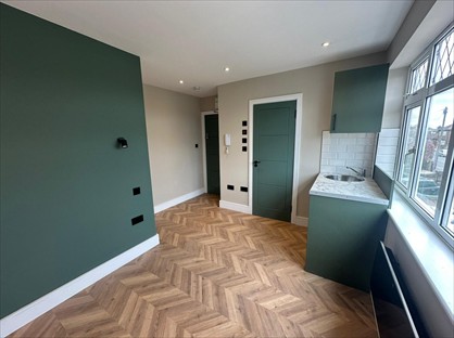 Studio Flat, Blacksmiths Lane, RM13