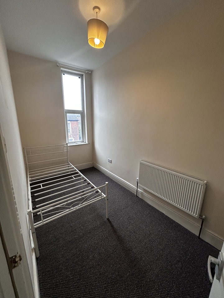 2 Bed Flat, Colwick Road Nottingham, NG2 photo 3