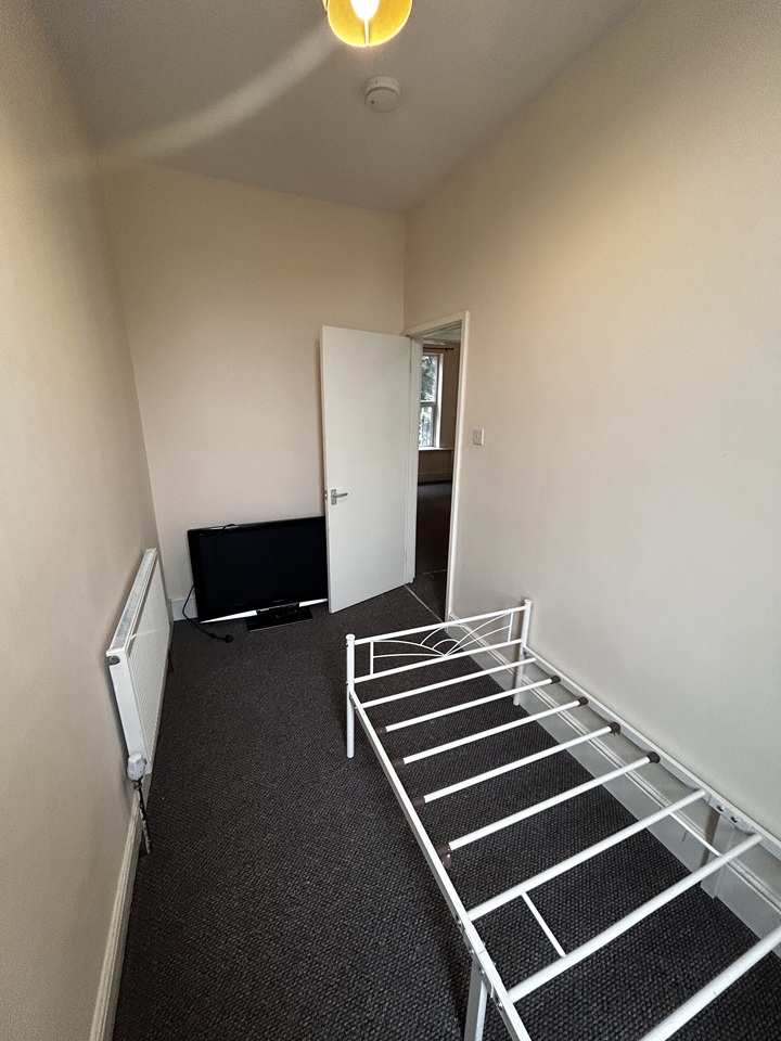 2 Bed Flat, Colwick Road Nottingham, NG2 photo 4