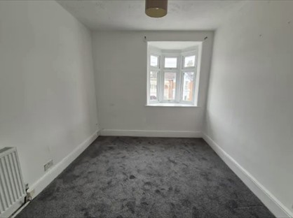 2 Bed Flat, Clarendon Gardens, IG1