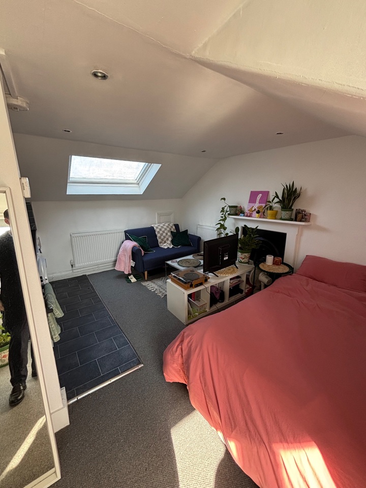 Studio Flat, Battersea Park Road, SW11, N1 7GU