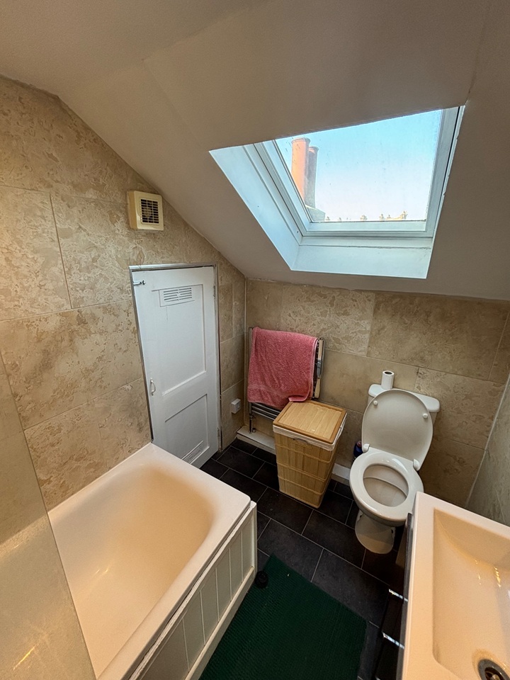 Additional image 5 of Studio Flat, Battersea Park Road, SW11, N1 7GU