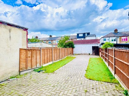 4 Bed Terraced House, Staines Road, IG1