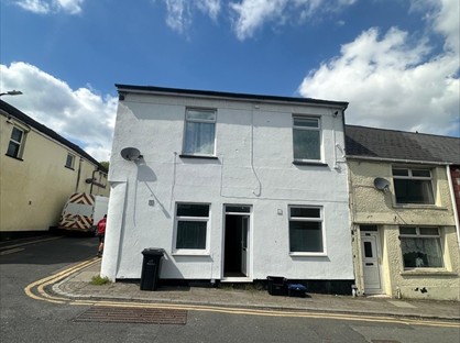 2 Bed Flat, Market St, NP22