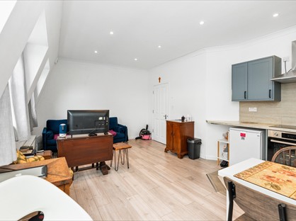 1 Bed Flat, West St, BN1