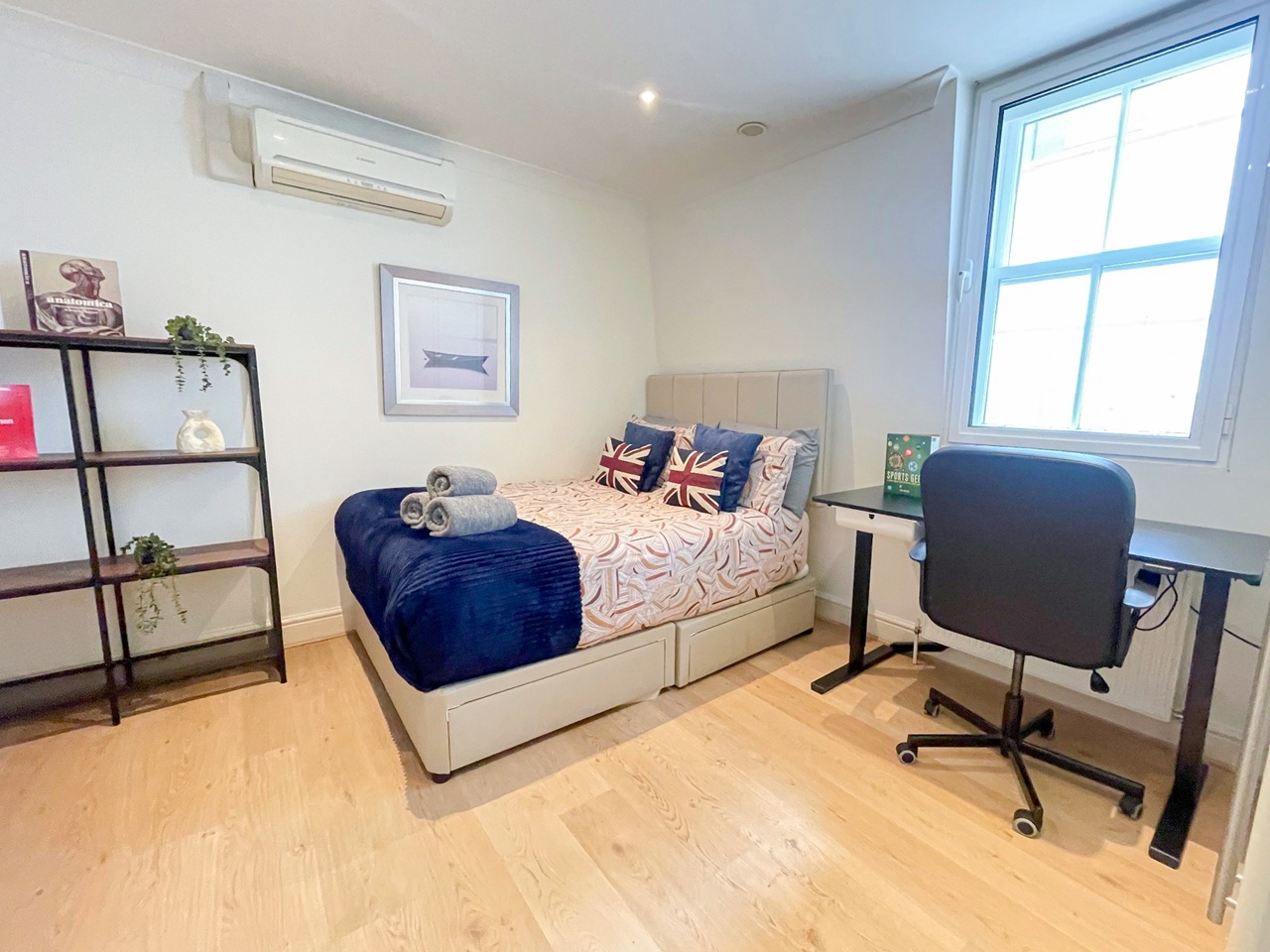 2 Bed Flat, Villiers St, WC2N photo 4
