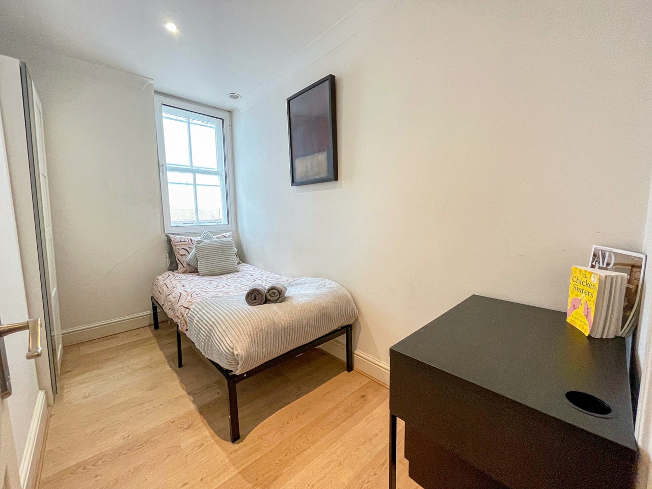 2 Bed Flat, Villiers St, WC2N photo 5