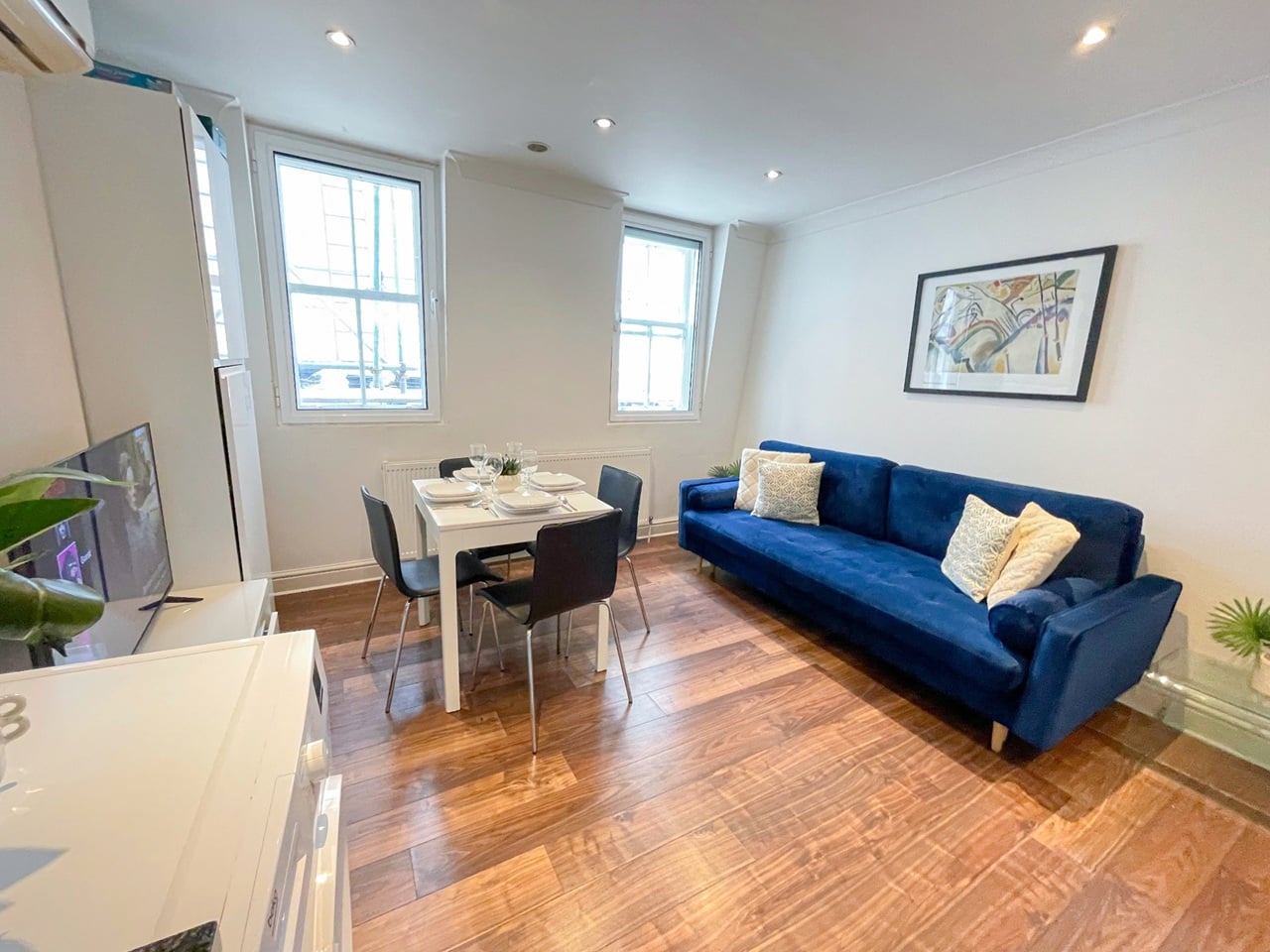 2 Bed Flat, Villiers St, WC2N photo 2
