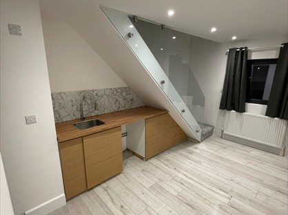 Studio Flat, Tollers Lane, CR5