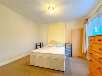 Room in a Shared House, Queens Road, SM4