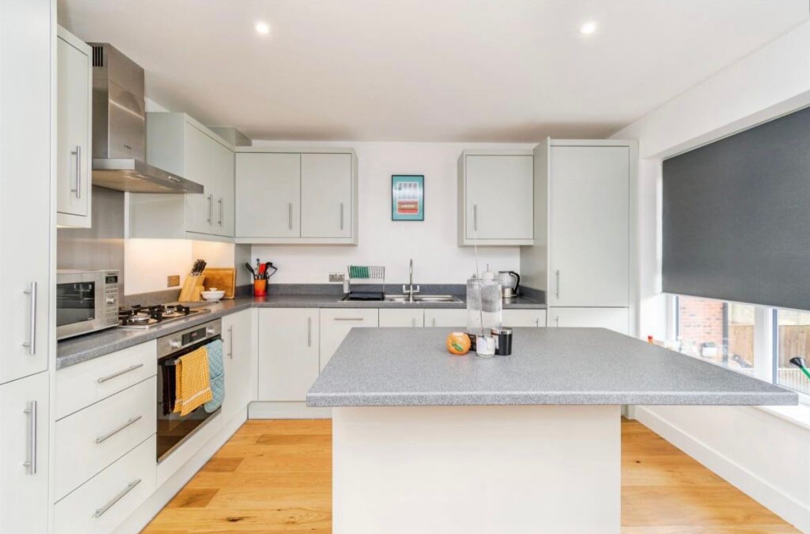 Additional image 4 of 3 Bed Flat, Church End, SO15, N1 7GU