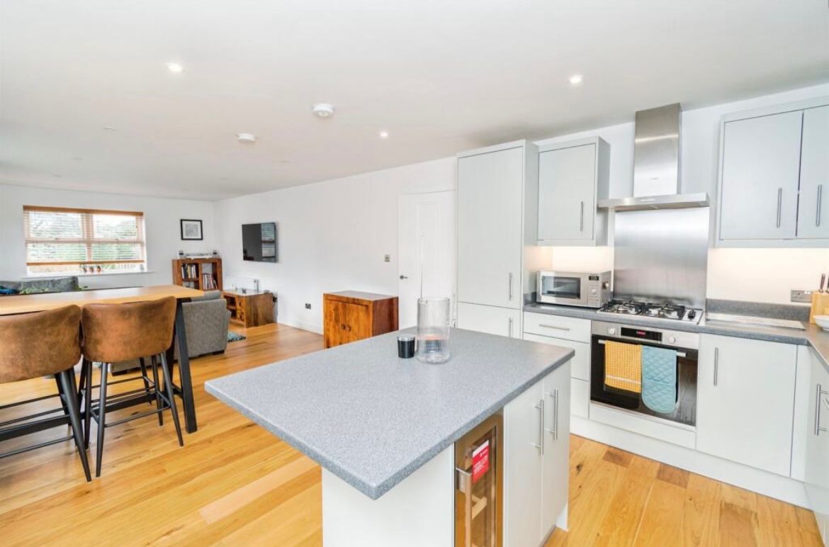 Additional image 5 of 3 Bed Flat, Church End, SO15, N1 7GU