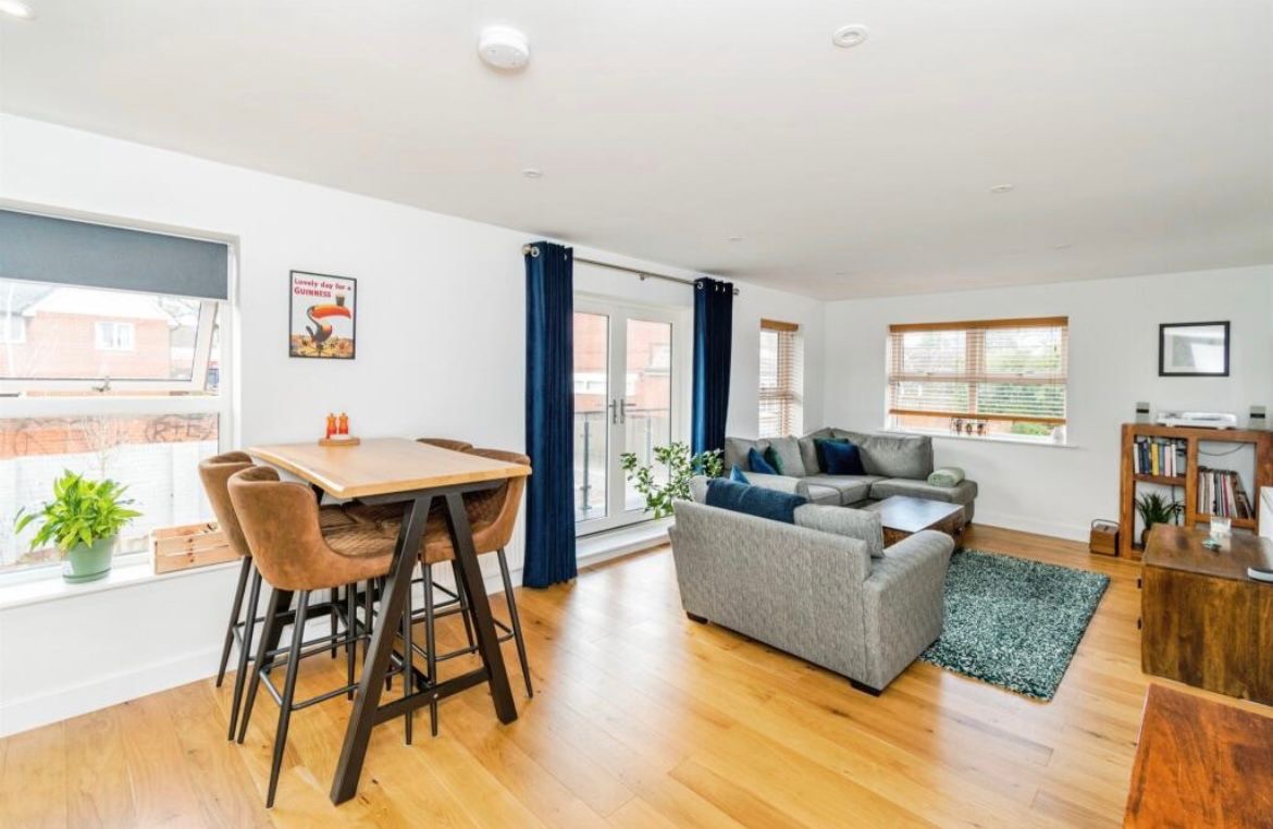 Additional image 7 of 3 Bed Flat, Church End, SO15, N1 7GU