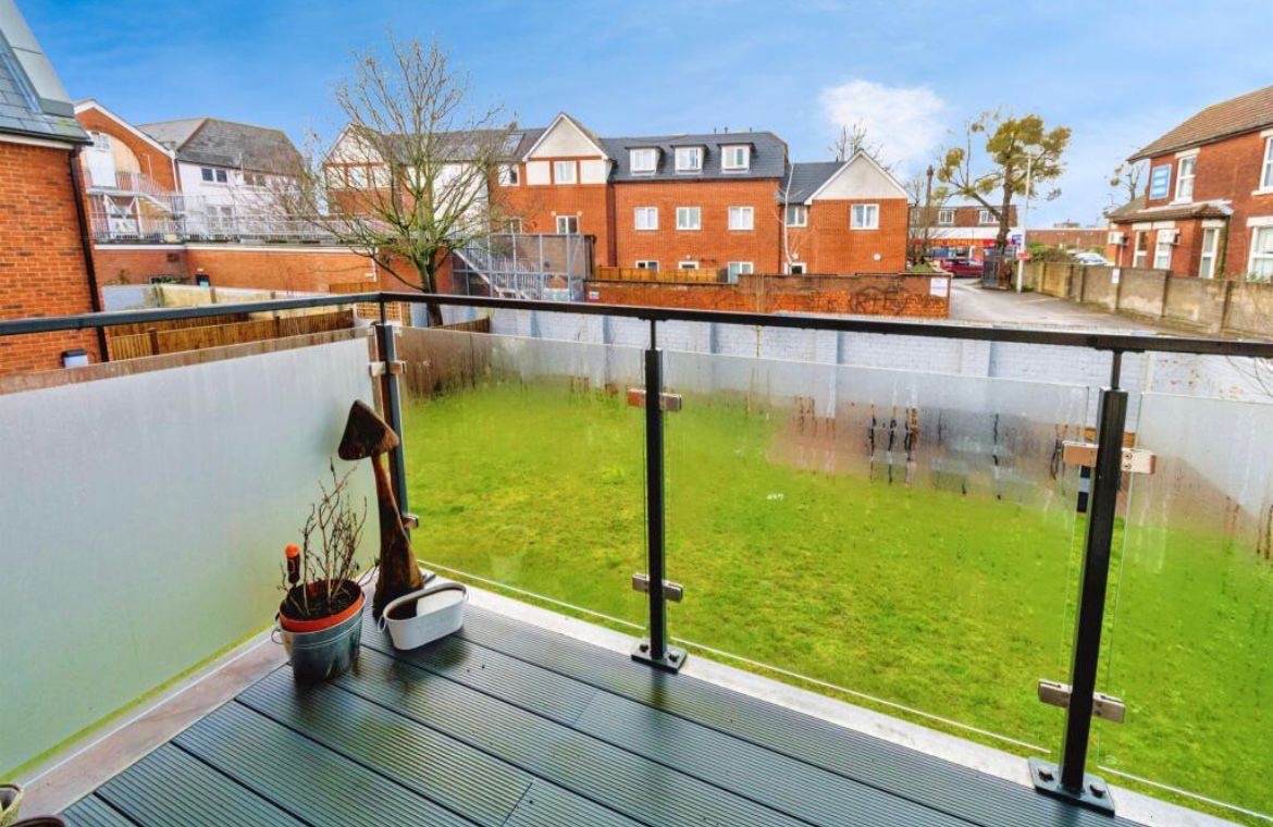 Additional image 9 of 3 Bed Flat, Church End, SO15, N1 7GU