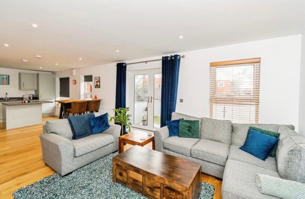 Additional image 10 of 3 Bed Flat, Church End, SO15, N1 7GU