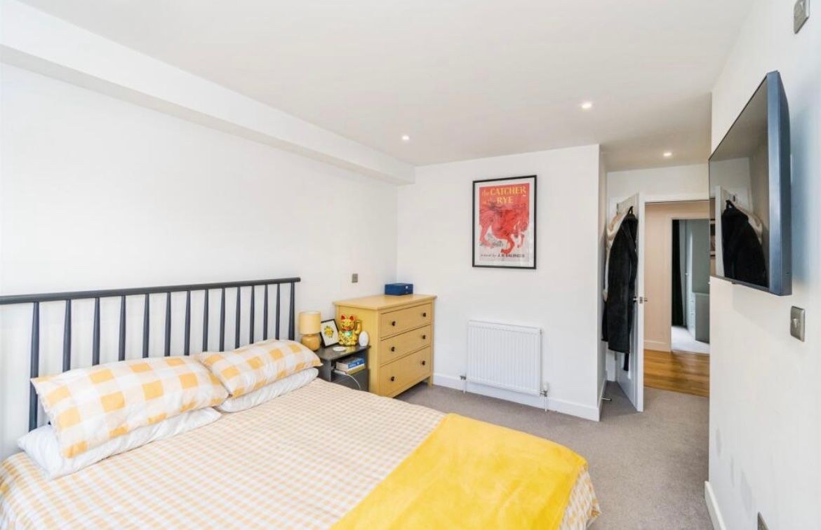 Additional image 12 of 3 Bed Flat, Church End, SO15, N1 7GU