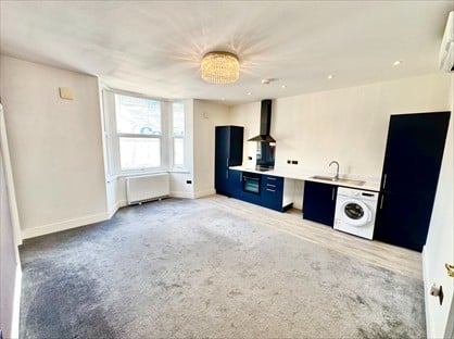 1 Bed Flat, Railway St, ME4