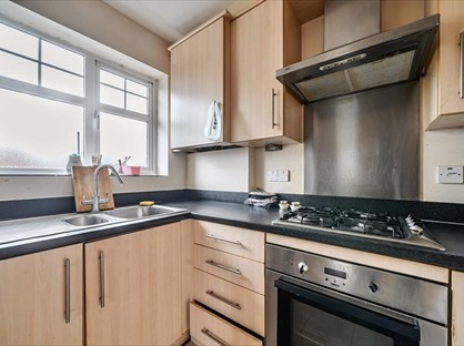 2 Bed Flat, Grange Court, KT15