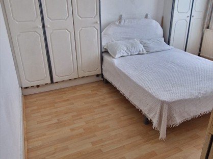 Room in a Shared House, Elm Road, KT3