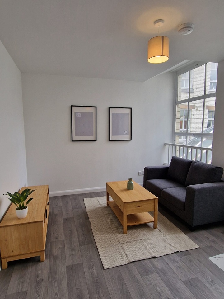 1 Bed Flat, Horsefair St, LE1, N1 7GU