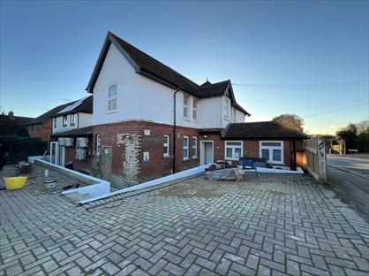 2 Bed Flat, Kennington, TN24