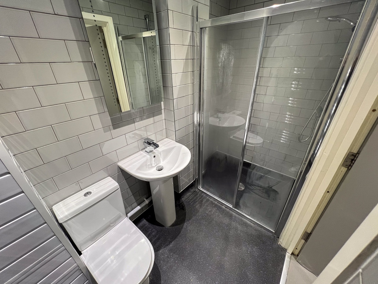 Additional image 2 of Room in a Shared Flat, The Hamptons, LE1, N1 7GU