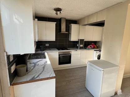 4 Bed Semi-Detached House, Oakington Avenue, UB3