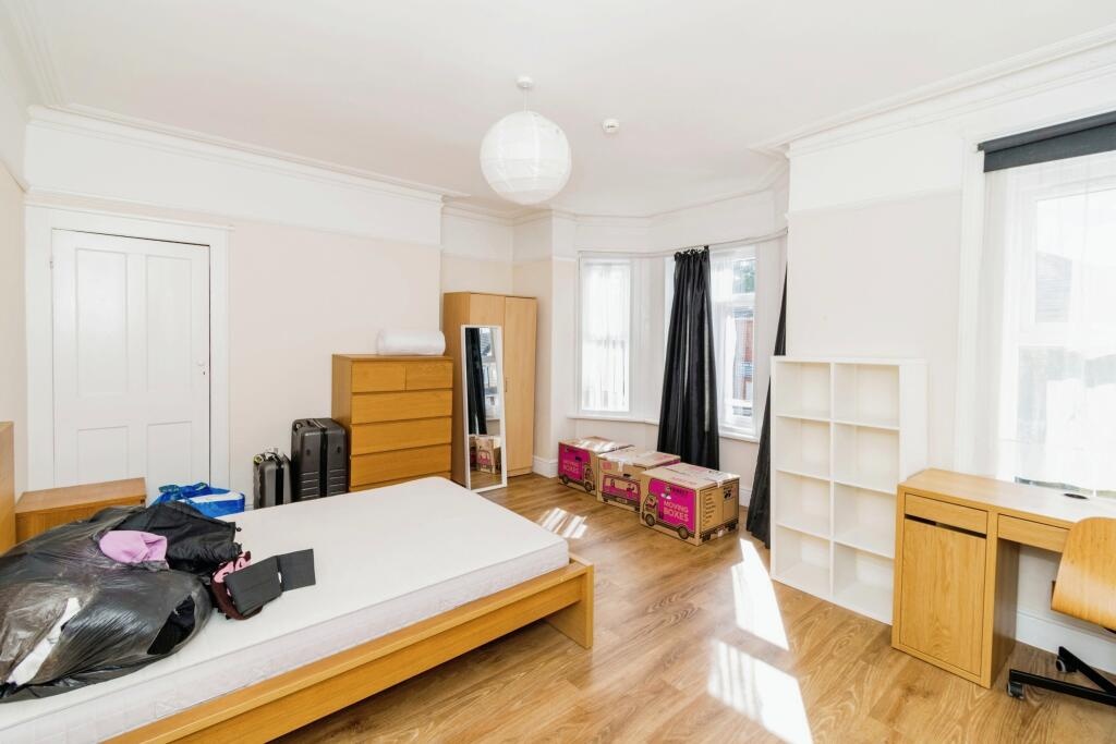 Additional image 2 of 5 Bed Terraced House, Tennyson Road, SO17, N1 7GU