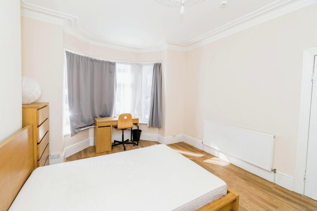 Additional image 7 of 5 Bed Terraced House, Tennyson Road, SO17, N1 7GU