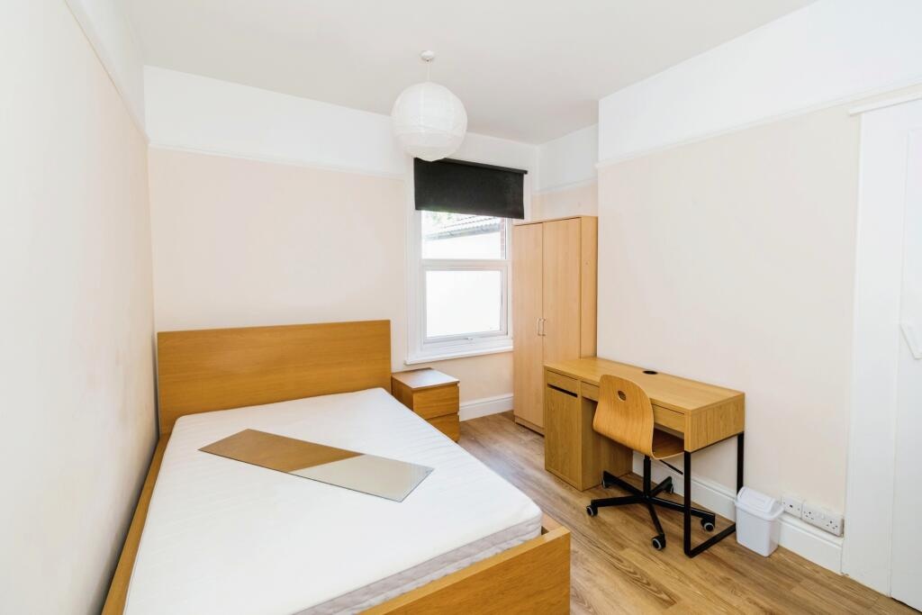 Additional image 9 of 5 Bed Terraced House, Tennyson Road, SO17, N1 7GU