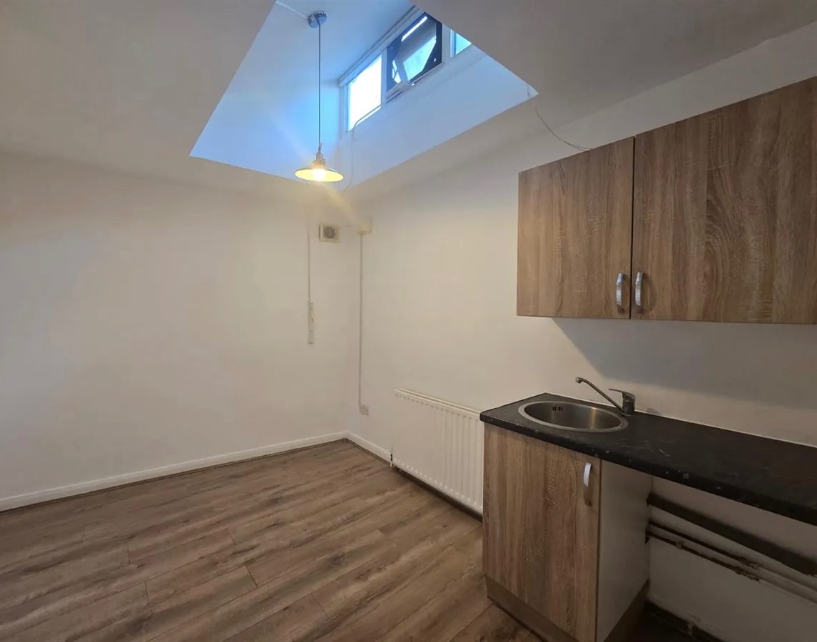 Studio Flat, Mayton St, N7, N1 7GU