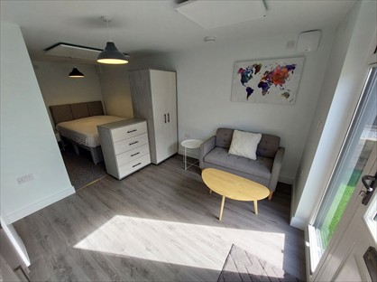 Studio Flat, Cabell Road, GU2