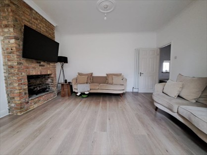 4 Bed Semi-Detached House, Beech St, RM7