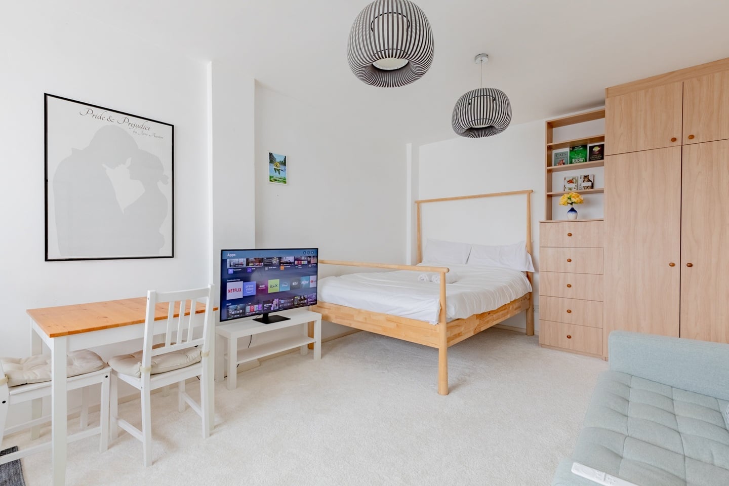 London - Studio Flat, Russell Court, WC1H - To Rent Now for £2,500.00 p/m