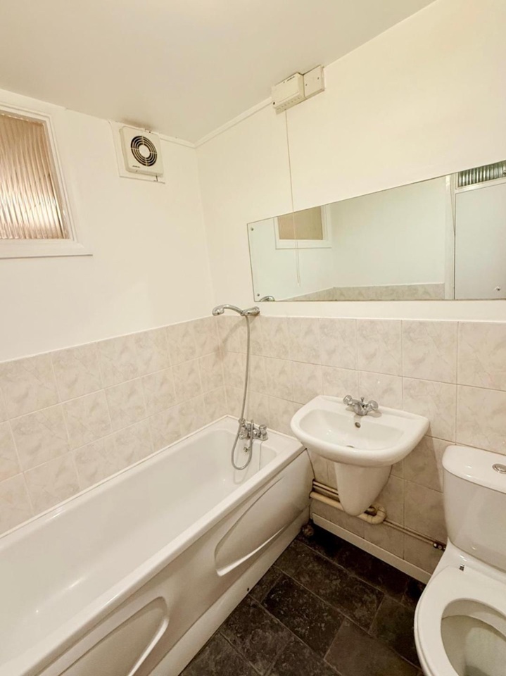 Additional image 6 of Studio Flat, Reading, RG1, N1 7GU