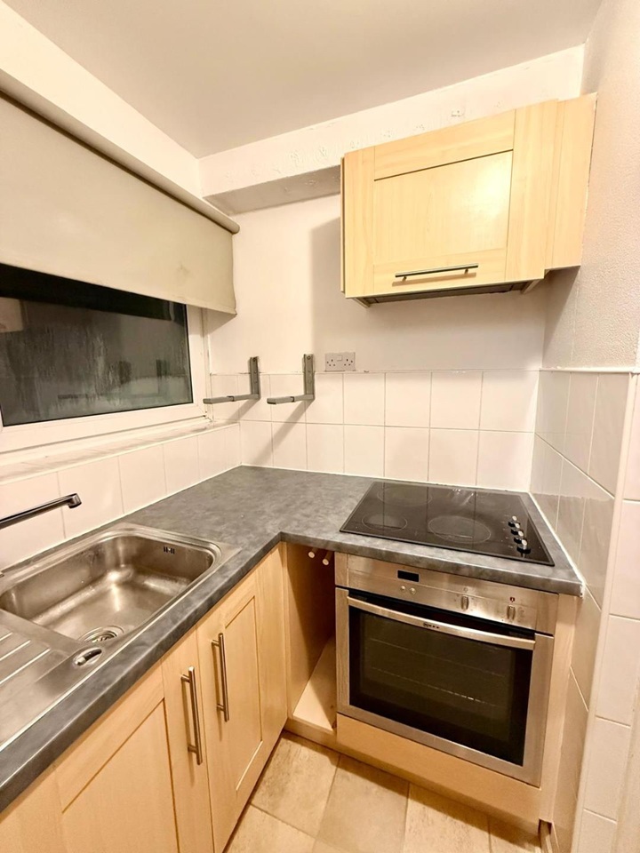 Additional image 8 of Studio Flat, Reading, RG1, N1 7GU