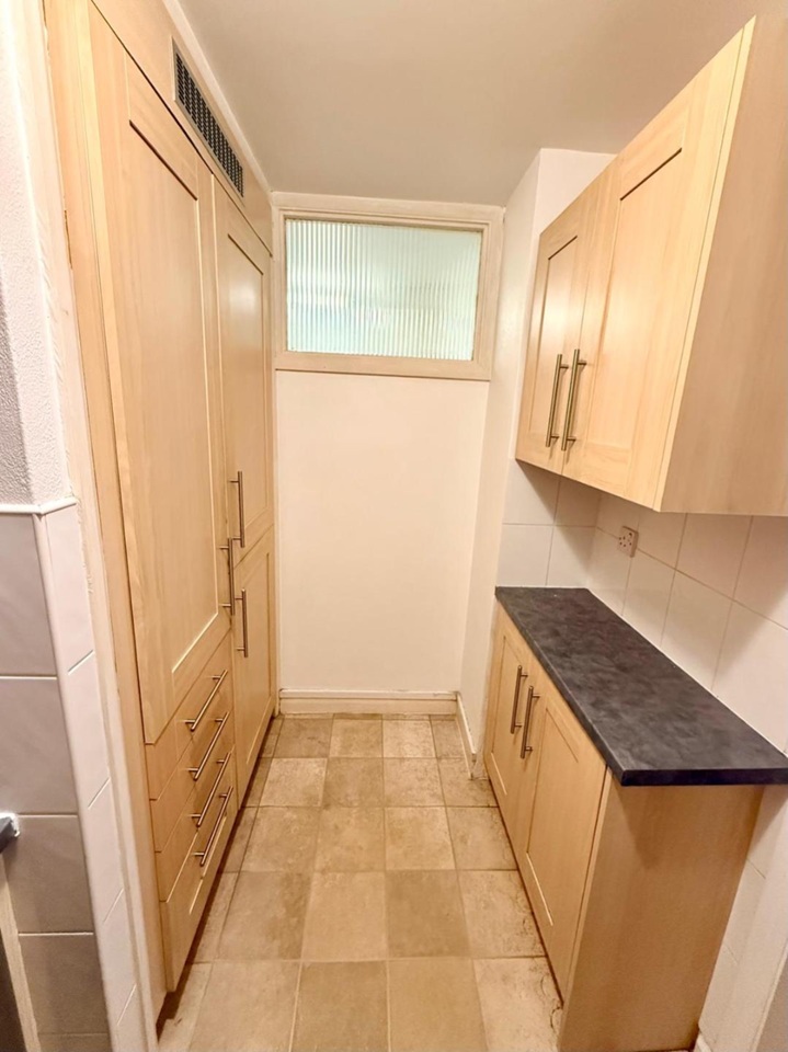 Additional image 10 of Studio Flat, Reading, RG1, N1 7GU