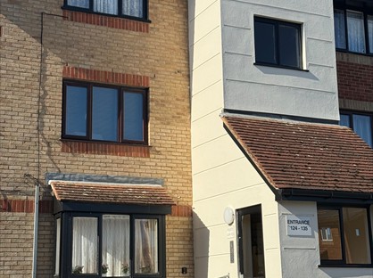 1 Bed Flat, Magpie Close, EN1